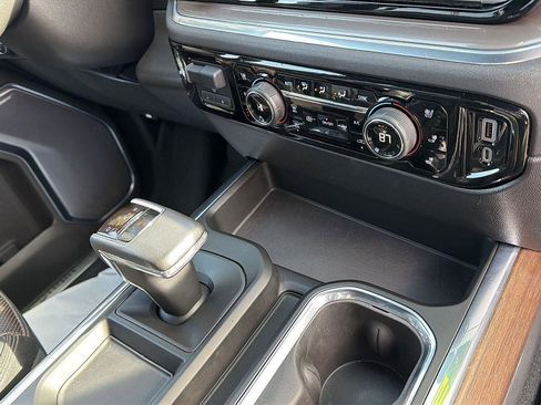 Used 2022 Chevrolet Silverado 1500 High Country w/ High Country Premium Package image 17