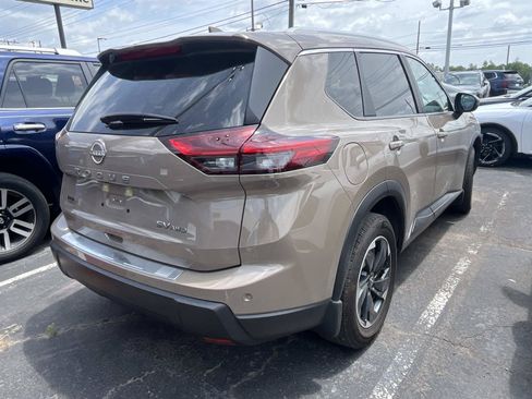 Used 2024 Nissan Rogue SV w/ SV Premium Package AWD/4WD image 7