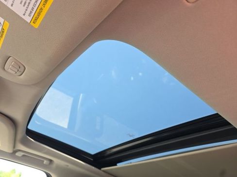 Used 2019 Ford Expedition Platinum image 2