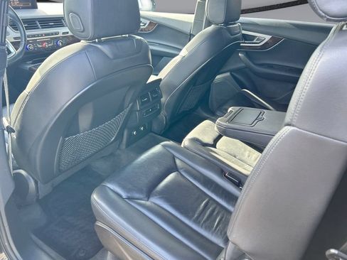Used 2018 Audi Q7 2.0T Premium w/ Cold Weather Package AWD/4WD image 32