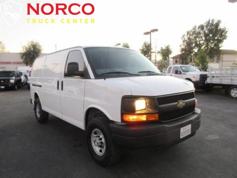 Used 2016 Chevrolet Express 2500 RWD image 8
