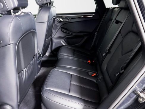 Certified 2025 Porsche Macan AWD/4WD image 21