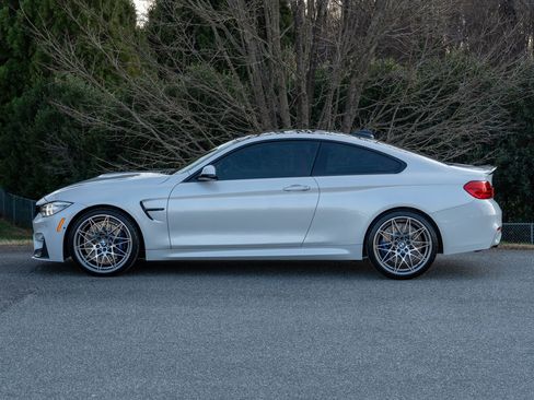 Used 2017 BMW M4 Coupe image 3