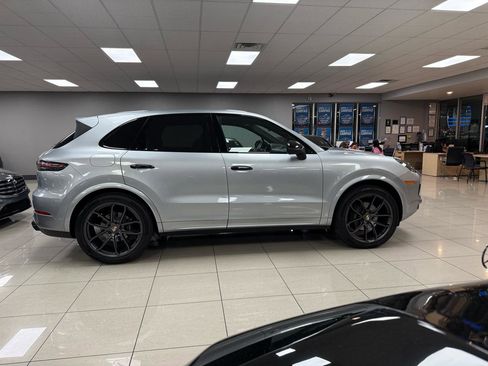 Used 2020 Porsche Cayenne image 7