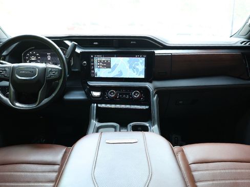 Used 2024 GMC Sierra 2500 Denali Ultimate w/ Snow Plow Prep/Camper Package image 7