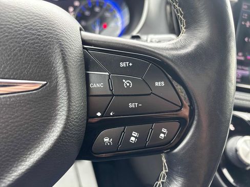 Used 2021 Chrysler Pacifica Touring-L w/ Uconnect Theater Family Group FWD image 15