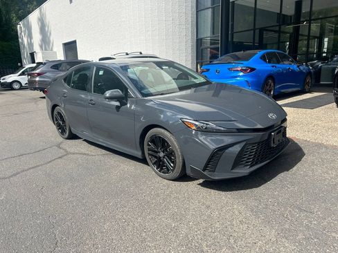 Used 2025 Toyota Camry SE FWD image 2