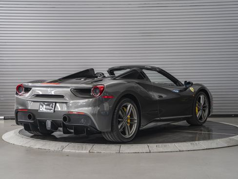 Used 2019 Ferrari 488 Spider RWD image 5