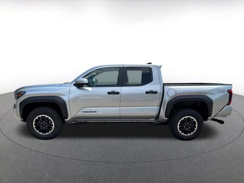 Used 2025 Toyota Tacoma TRD Off-Road AWD/4WD image 4