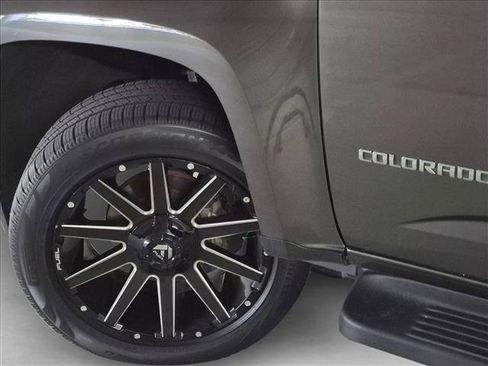 Used 2018 Chevrolet Colorado LT w/ LT Convenience Package RWD image 9