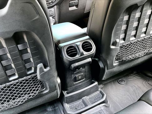 Used 2020 Jeep Wrangler Unlimited Rubicon AWD/4WD image 34