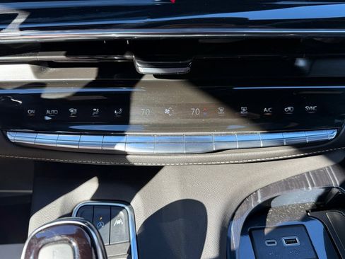 Used 2024 Cadillac Escalade Sport w/ LPO, ONYX Package image 38