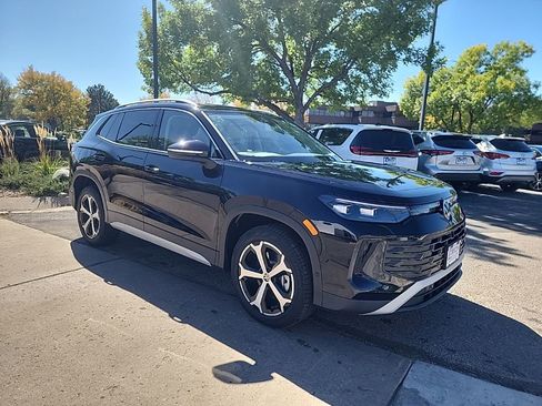 New 2025 Volkswagen Tiguan SE image 7