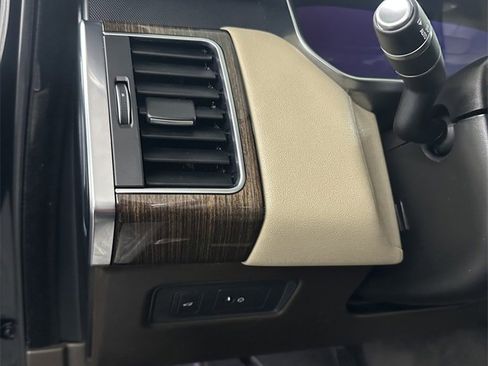 Used 2018 Land Rover Range Rover Sport HSE image 15