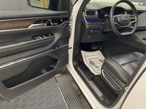 Used 2023 Jeep Grand Wagoneer L Series II AWD/4WD image 20