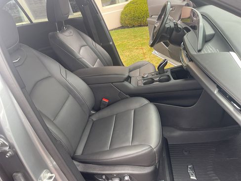 Used 2025 Cadillac XT4 Premium Luxury image 29