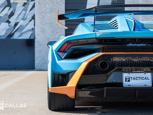 Used 2021 Lamborghini Huracan STO RWD image 14