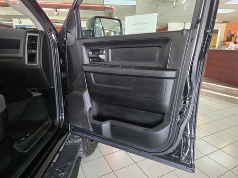 Used 2018 RAM 1500 Express w/ Black Ram 1500 Express Group AWD/4WD image 13