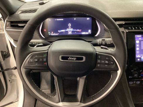 Used 2024 Jeep Grand Cherokee Altitude image 22