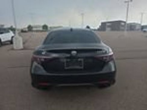 Used 2024 Alfa Romeo Giulia Veloce AWD/4WD image 7