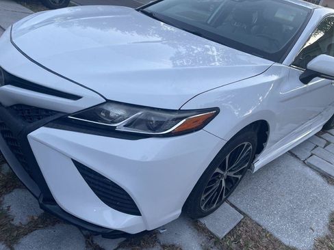 Used 2019 Toyota Camry SE FWD image 3