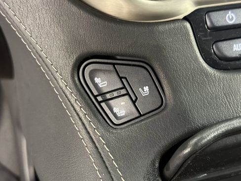 Used 2019 GMC Yukon Denali w/ Open Road Package image 34