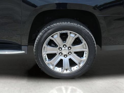 Used 2019 GMC Yukon XL SLT w/ Open Road Package AWD/4WD image 9