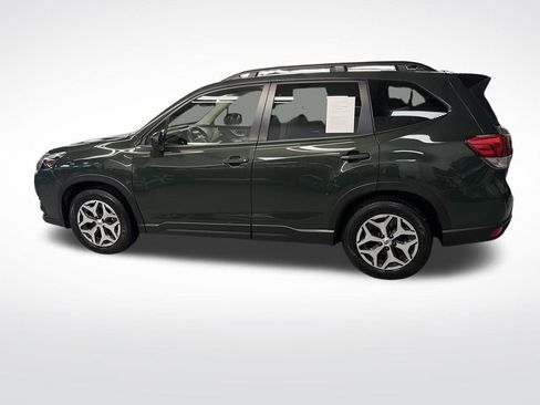 Used 2024 Subaru Forester Premium image 2