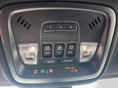 Used 2023 Chevrolet Traverse RS AWD/4WD image 36