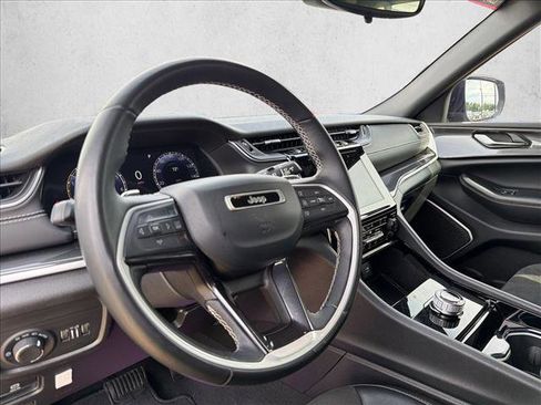 Used 2022 Jeep Grand Cherokee Altitude AWD/4WD image 10