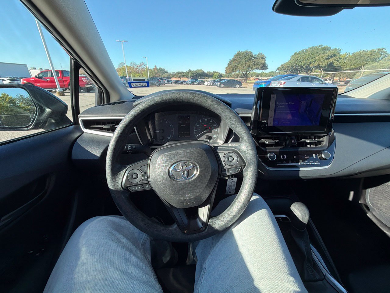 Used 2025 Toyota Corolla LE FWD image 9