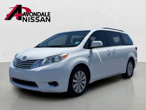 Used 2017 Toyota Sienna LE AWD/4WD image 2