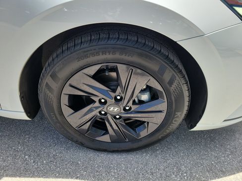 Used 2021 Hyundai Elantra SEL FWD image 5