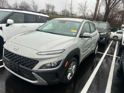 Used 2023 Hyundai Kona SE image 3