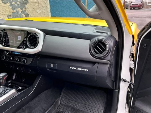 Used 2021 Toyota Tacoma SR5 AWD/4WD image 18