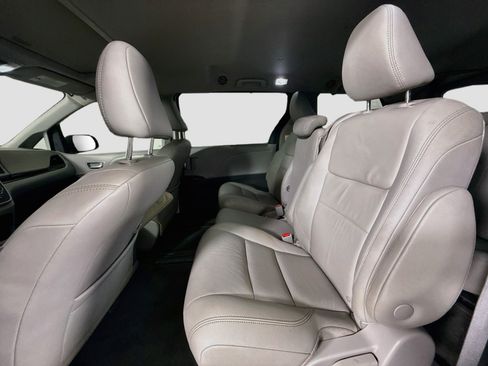 Used 2020 Toyota Sienna XLE w/ XLE Navigation Package FWD image 25
