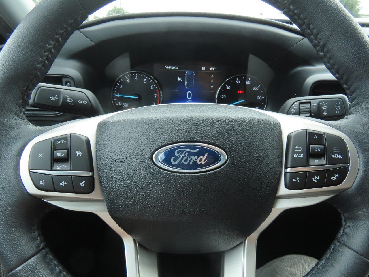 Certified 2024 Ford Explorer XLT RWD image 27