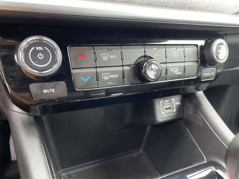 Used 2024 Jeep Compass Latitude image 25