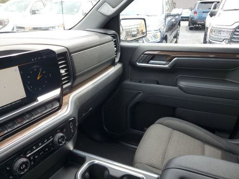 Used 2022 Chevrolet Silverado 1500 LT Trail Boss AWD/4WD image 18