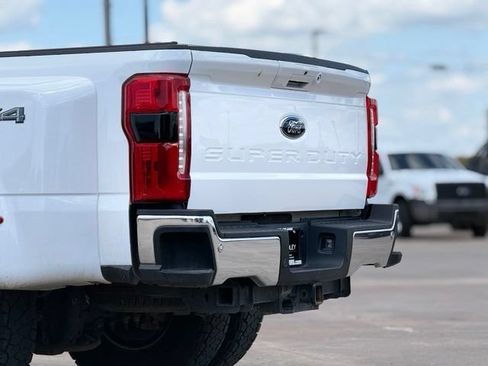 Used 2023 Ford F350 Lariat AWD/4WD image 10
