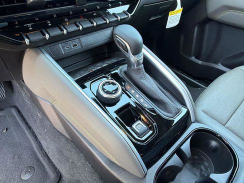 New 2026 Chevrolet Colorado ZR2 w/ Technology Package AWD/4WD image 23