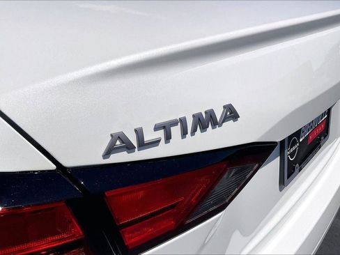 New 2026 Nissan Altima 2.5 SR FWD image 13