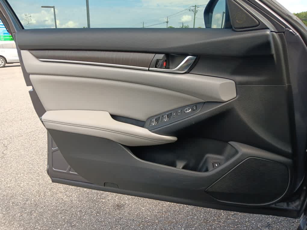 Used 2020 Honda Accord EX image 28