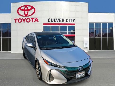 Used 2019 Toyota Prius Prime Premium image 1