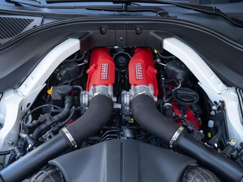 Used 2022 Ferrari Roma RWD image 11