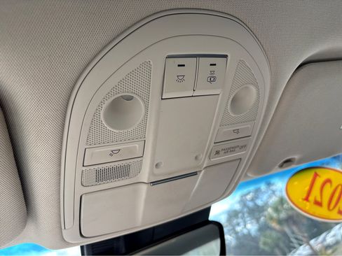 Used 2021 Genesis G70 2.0T image 32