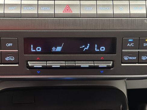 Used 2024 Hyundai Kona Limited AWD/4WD image 18