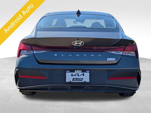 Used 2024 Hyundai Elantra SEL image 3