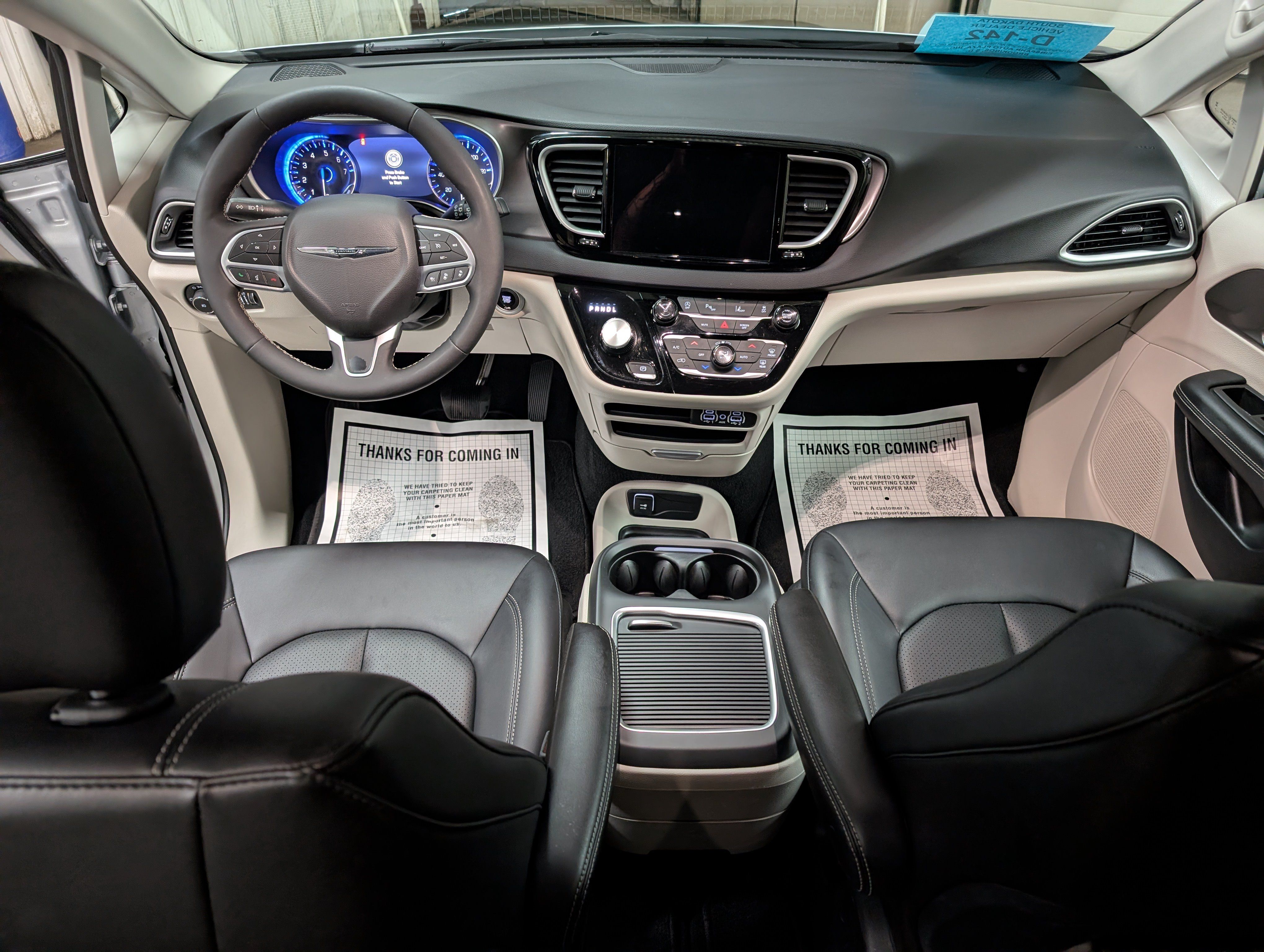 Used 2024 Chrysler Pacifica Touring-L FWD image 6