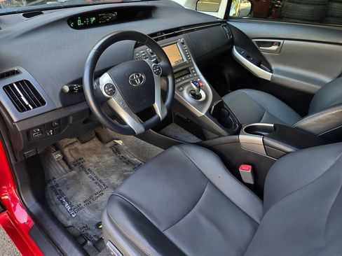 Used 2013 Toyota Prius Four w/ Deluxe Solar Roof Pkg FWD image 9
